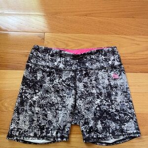 Women's Black and Gray Patterned Biker Shorts